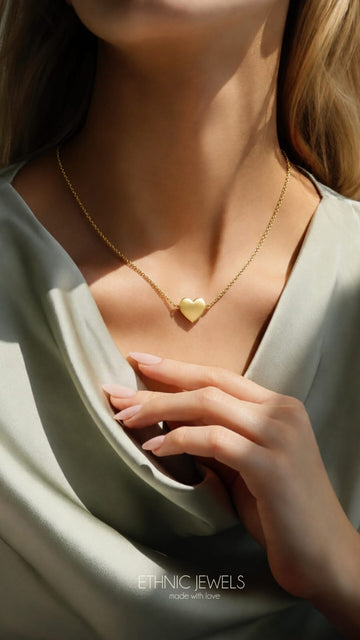 STAINLESS STEEL COLLARBONE CHAIN WITH HEART SHAPED PENDANT