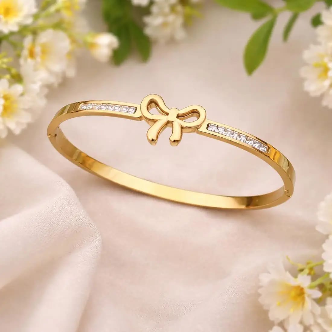 Élan Bow Luxe Bangle