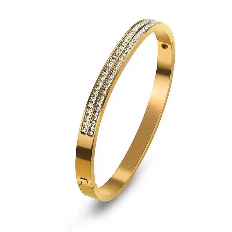 Royal Zircon Diamond Cuff