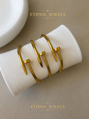 GOLDEN NAIL BRACELET