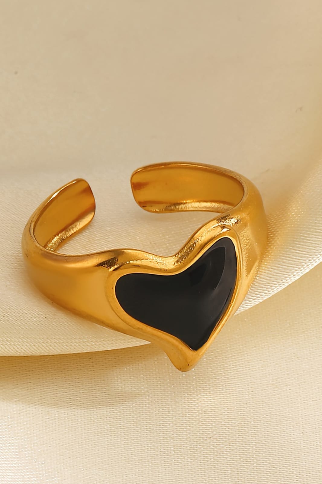 Élan Heart Gold Ring
