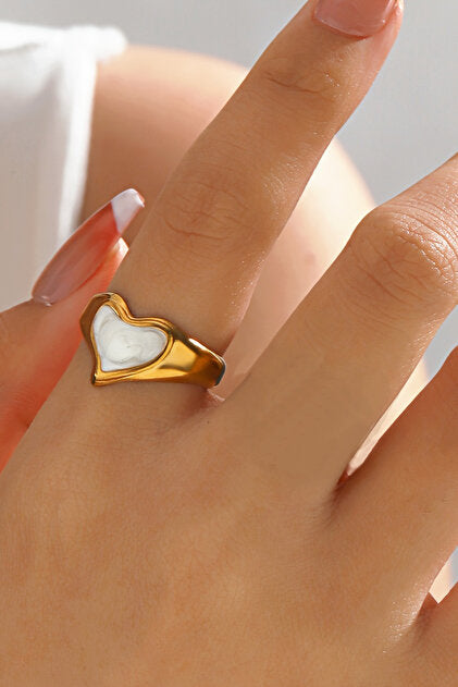 Élan Heart Gold Ring
