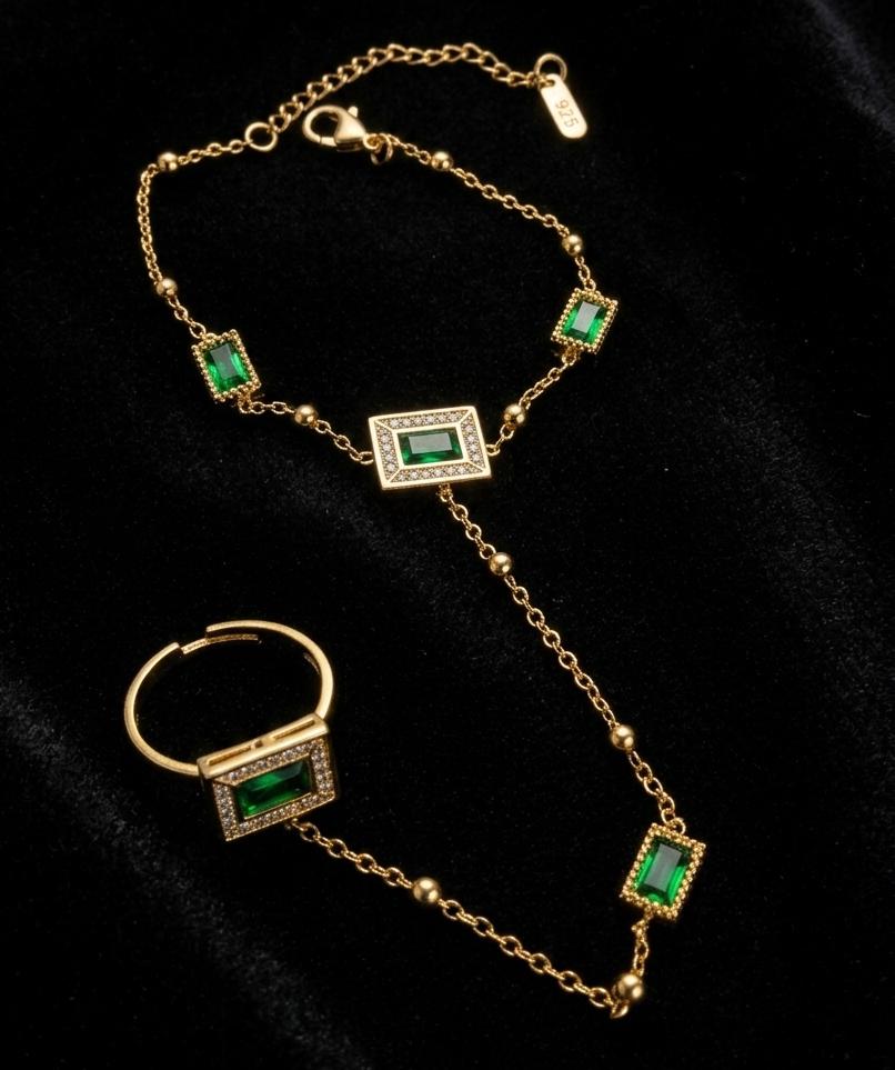 Emerald Royale Hand Chain