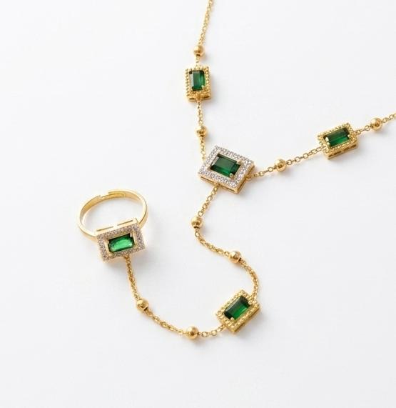 Emerald Royale Hand Chain