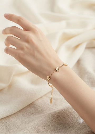 Dainty Gold Daisy Flower Bracelet